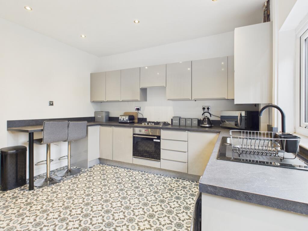 CAM03729G0-PR0141-STILL005