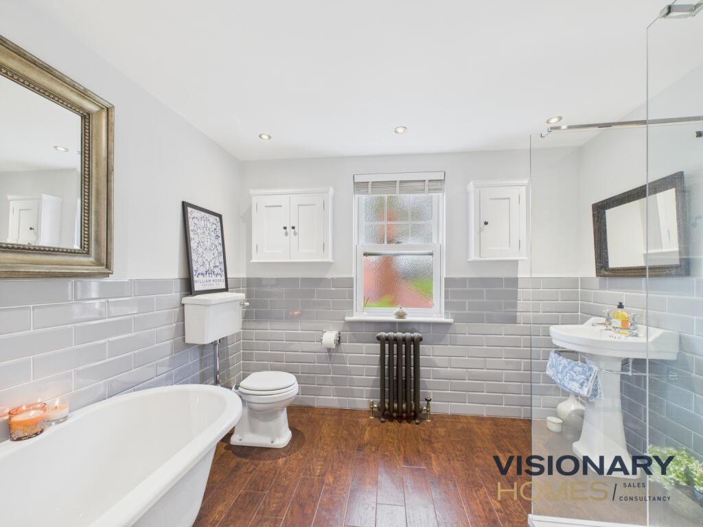 CAM03522G0-PR0220-STILL032