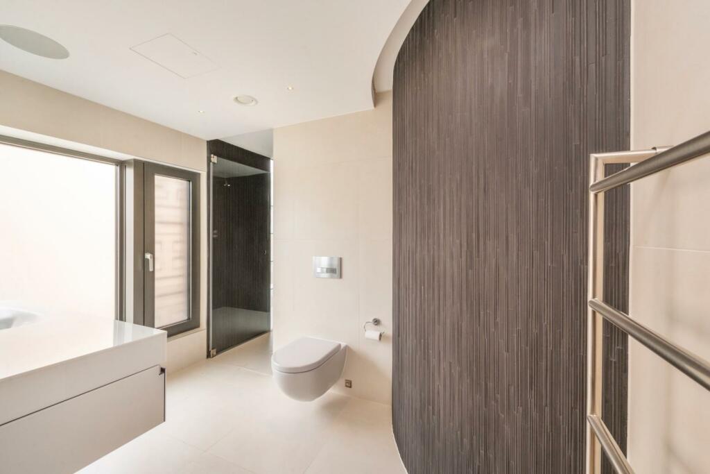 bathroom (2).jpg