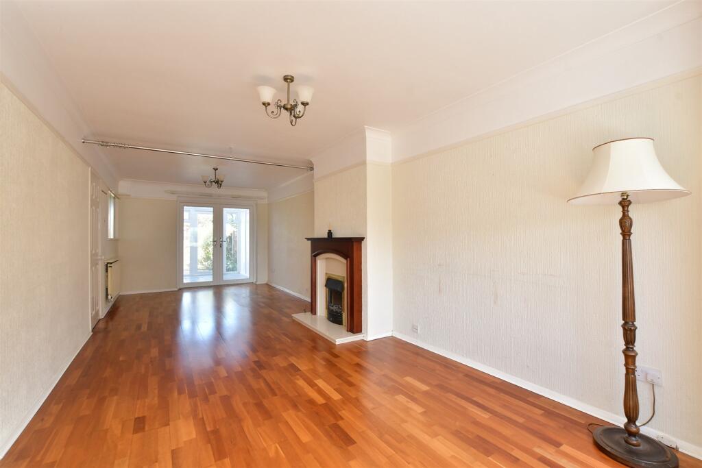 Lounge/ Dining Room
