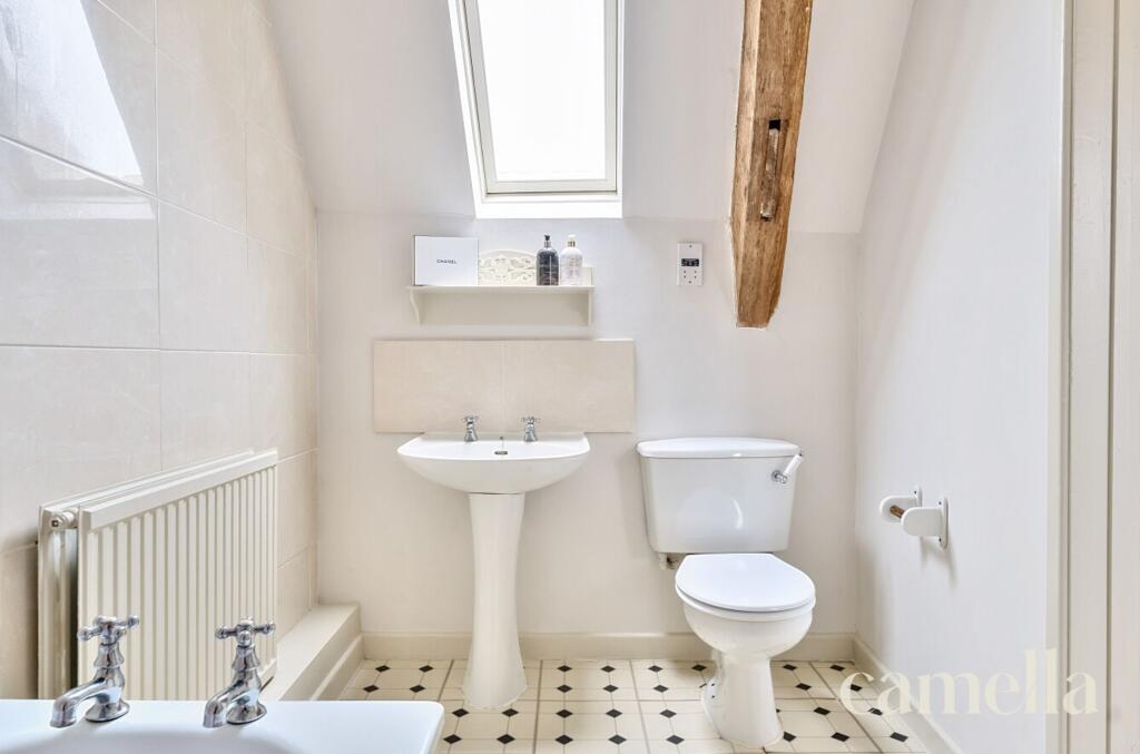En-Suite Bathroom