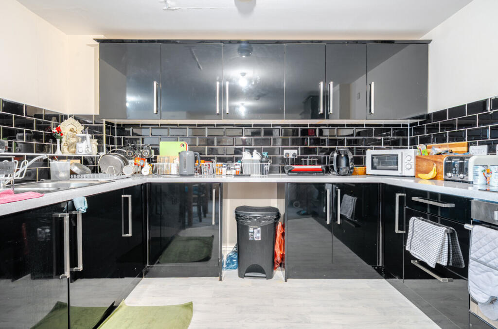 1358320-4-68d3c5c...