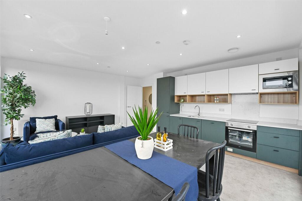 Kitchen/ Dining Area