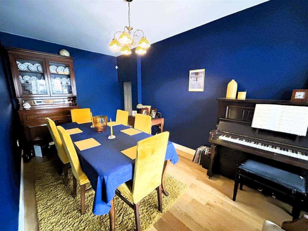 family room.JPG