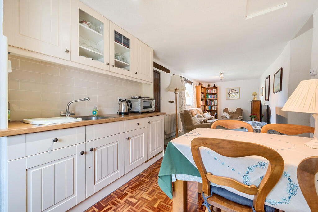 Cottage Kitchen a...