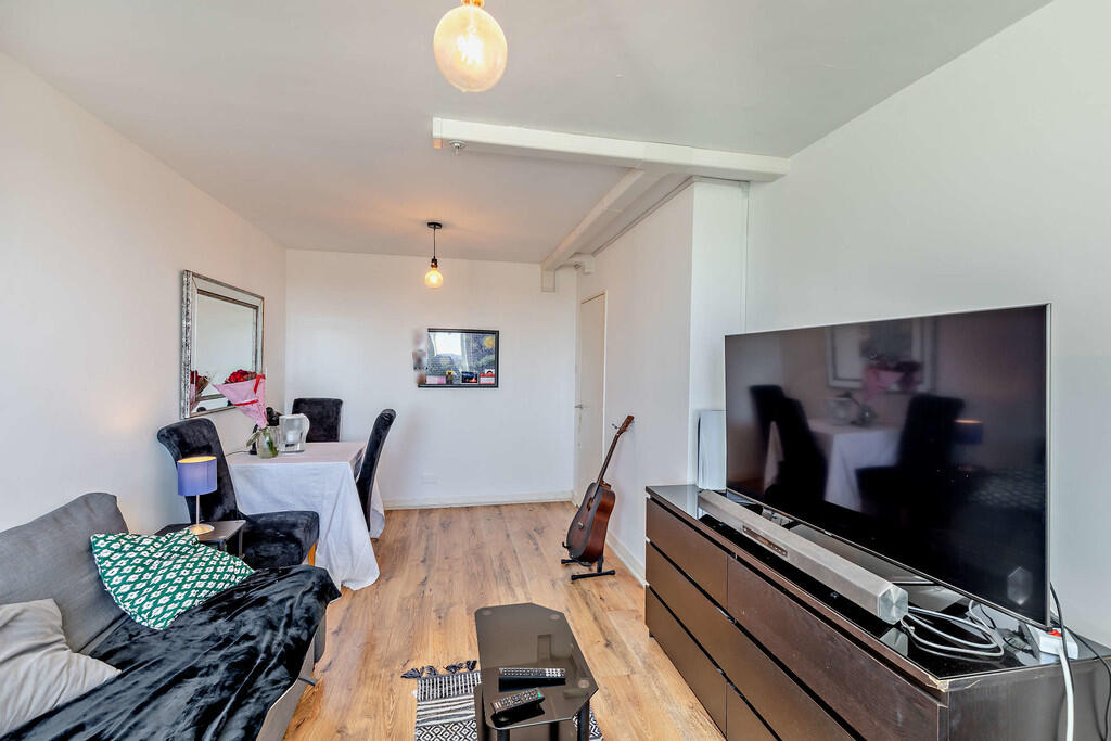 8638174-interior0...