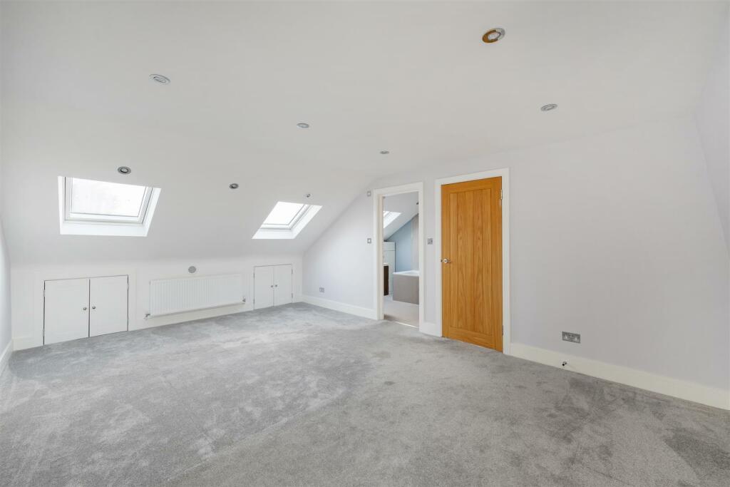 Flat C, 402 Fulham Palace Road Lo-9.jpg