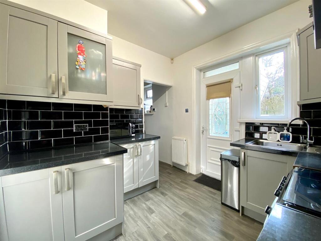 kitchen 3.jpg