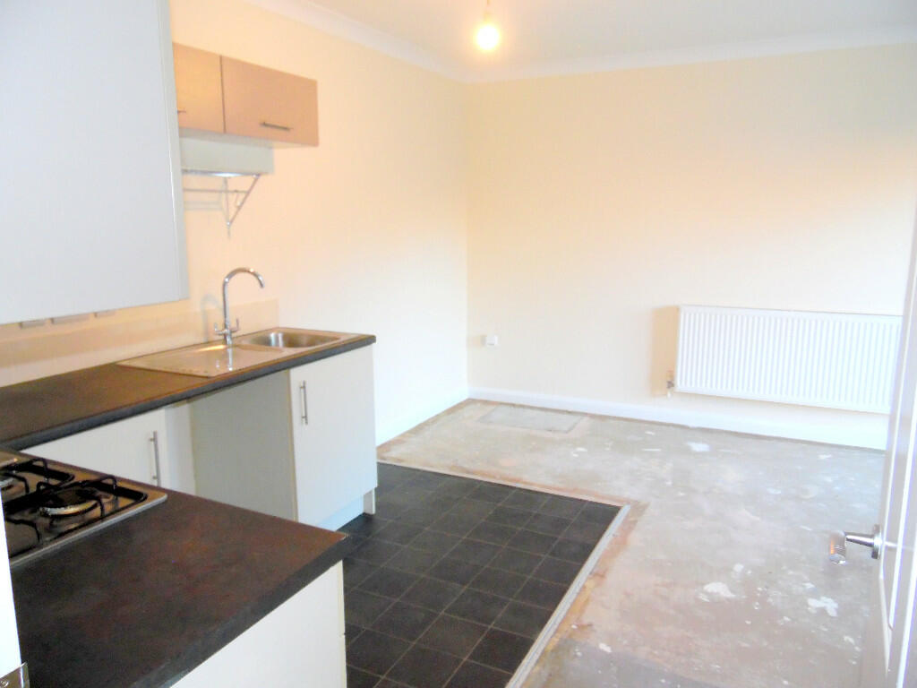 LOUNGE/KITCHEN