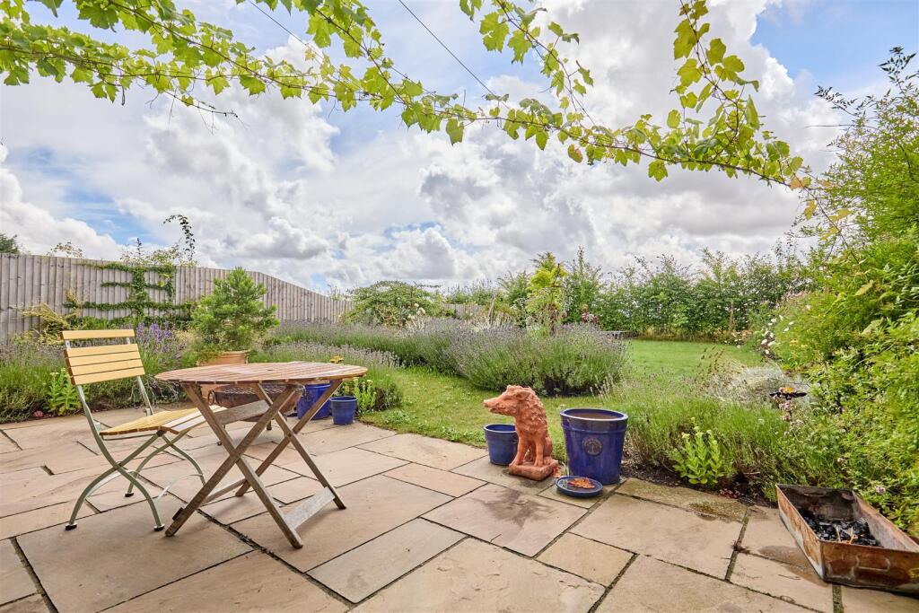 4 Cedars Rise 16.jpg