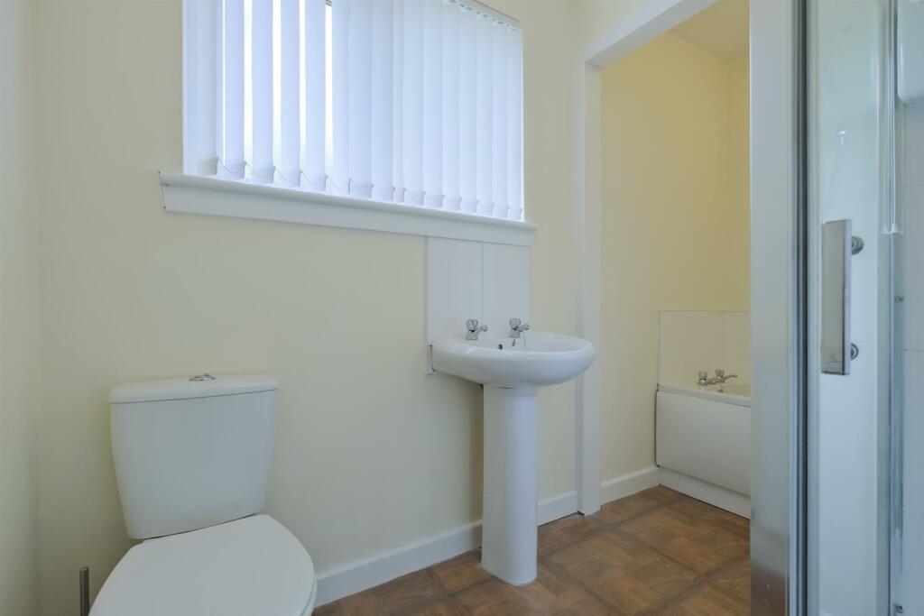 008-8 Lawhill Rd Law ML8 5JQ.jpg