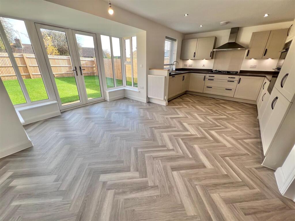 Kitchen 2.jpg