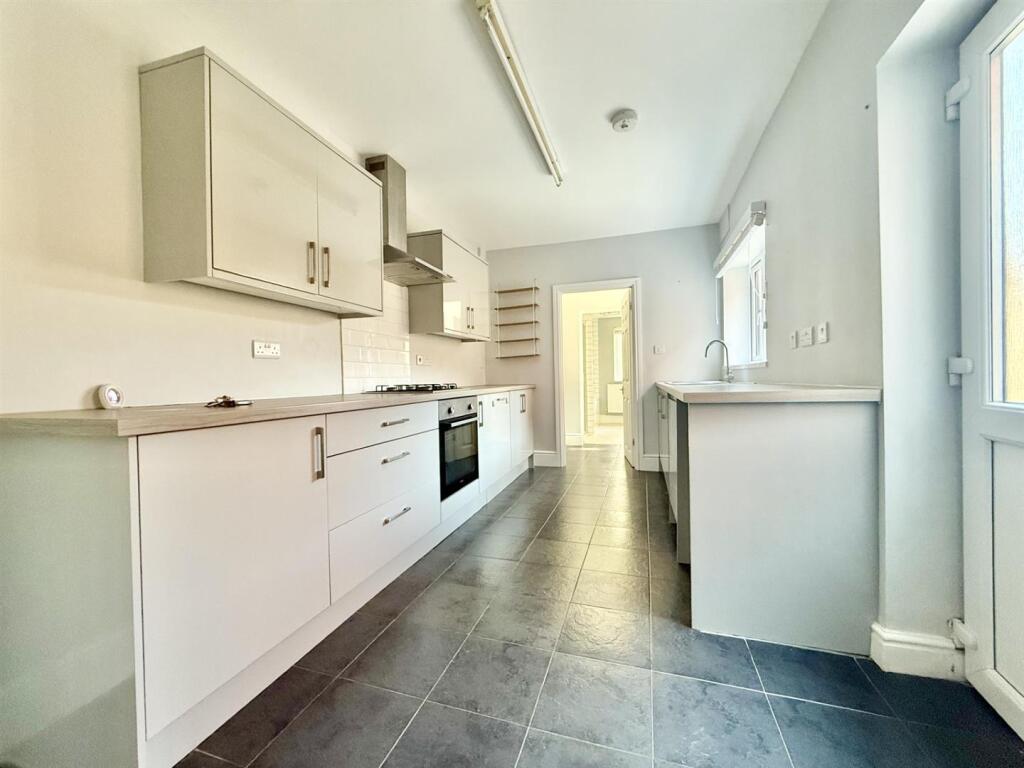 Kitchen1.jpg
