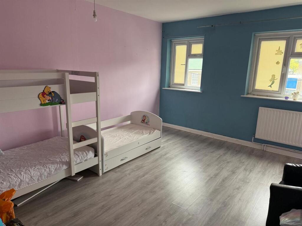 Bedroom 1.jpg