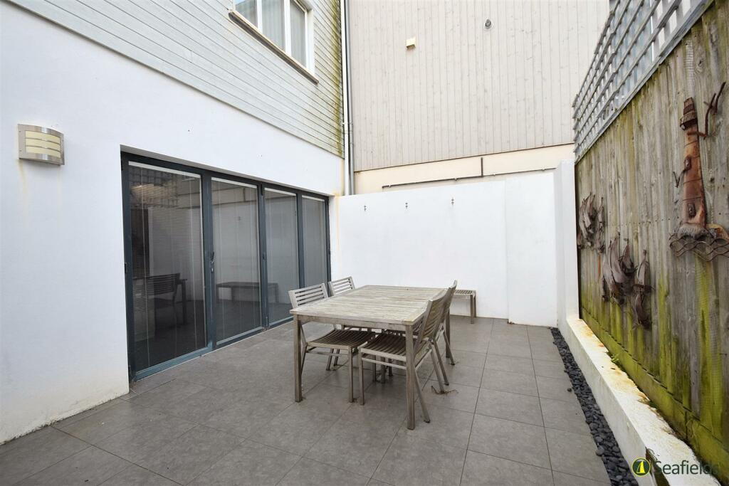 Courtyard and outside shower