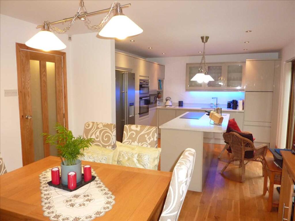 LIVING KITCHEN