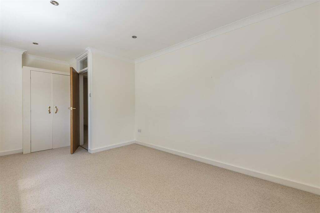Bedroom 4.jpg
