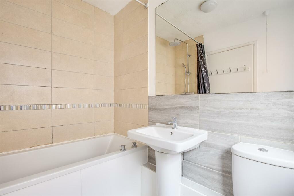 7 Victoria Street, HP11 2LU-8.jpg