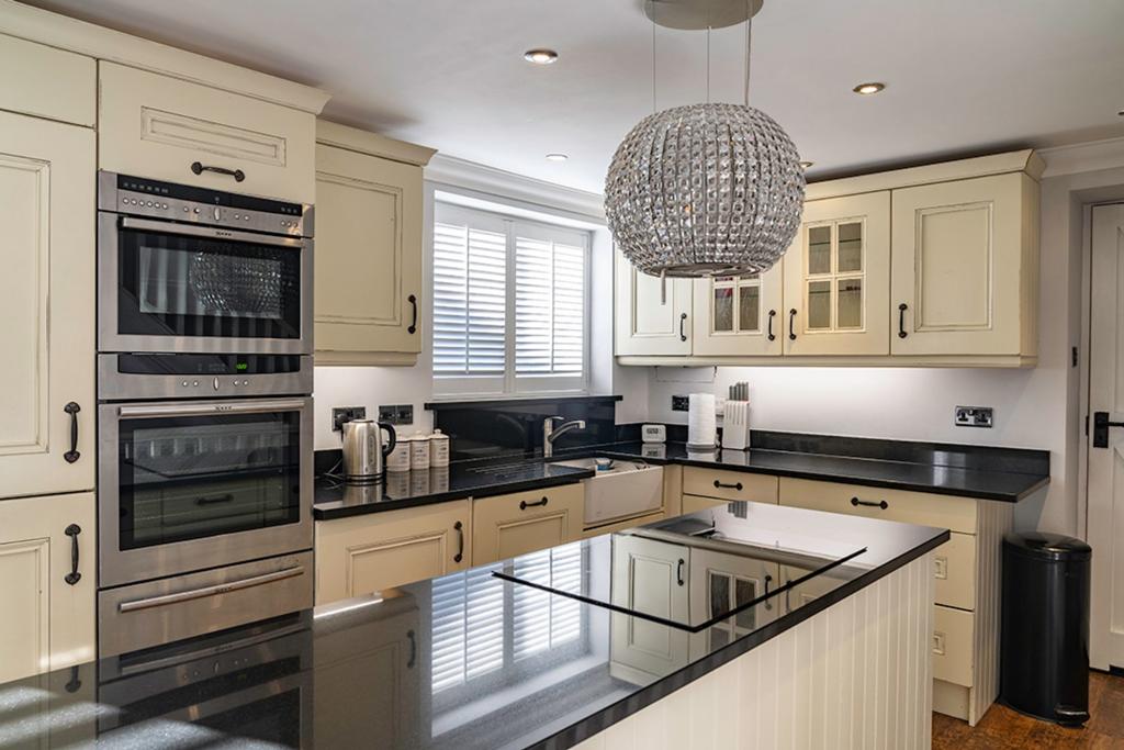 Kitchen / Living Area