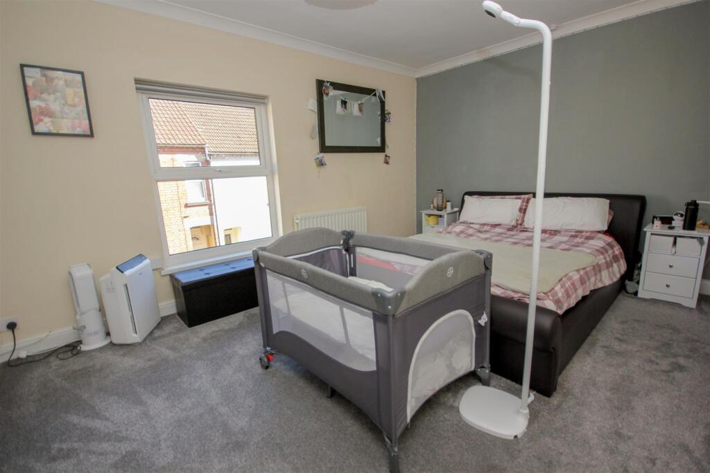 Master Bedroom Dont use.jpg