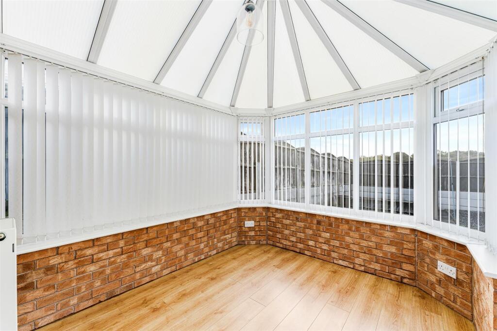 59 Manorwood conservatory.jpg