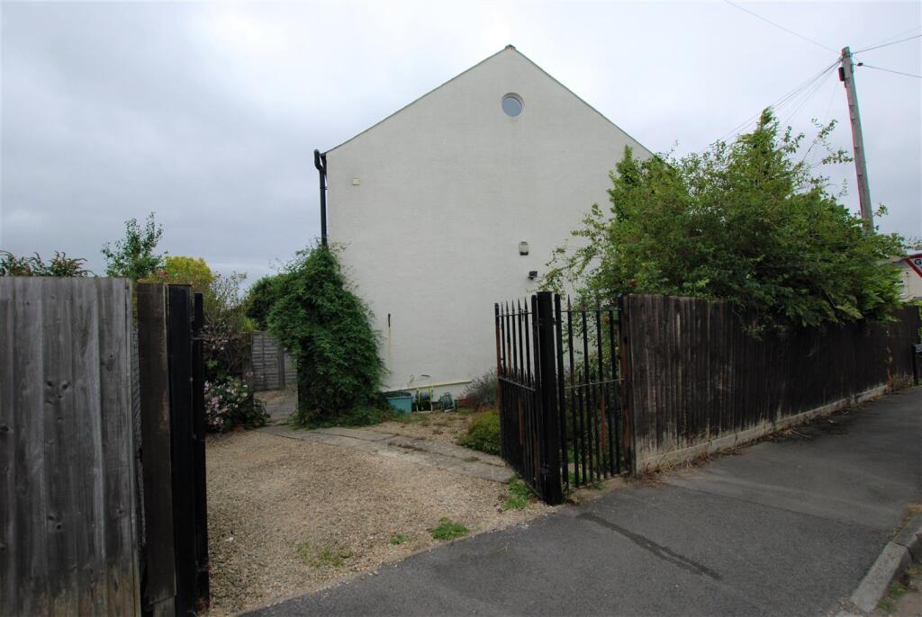 driveway.jpg