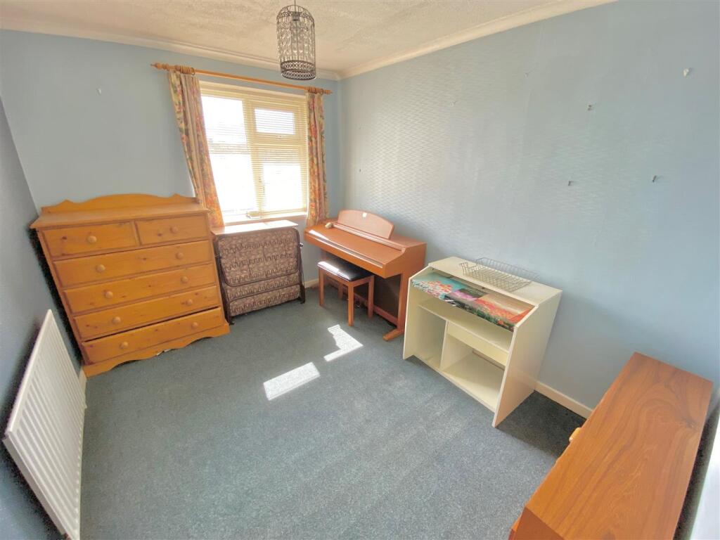 Bed 2.jpg