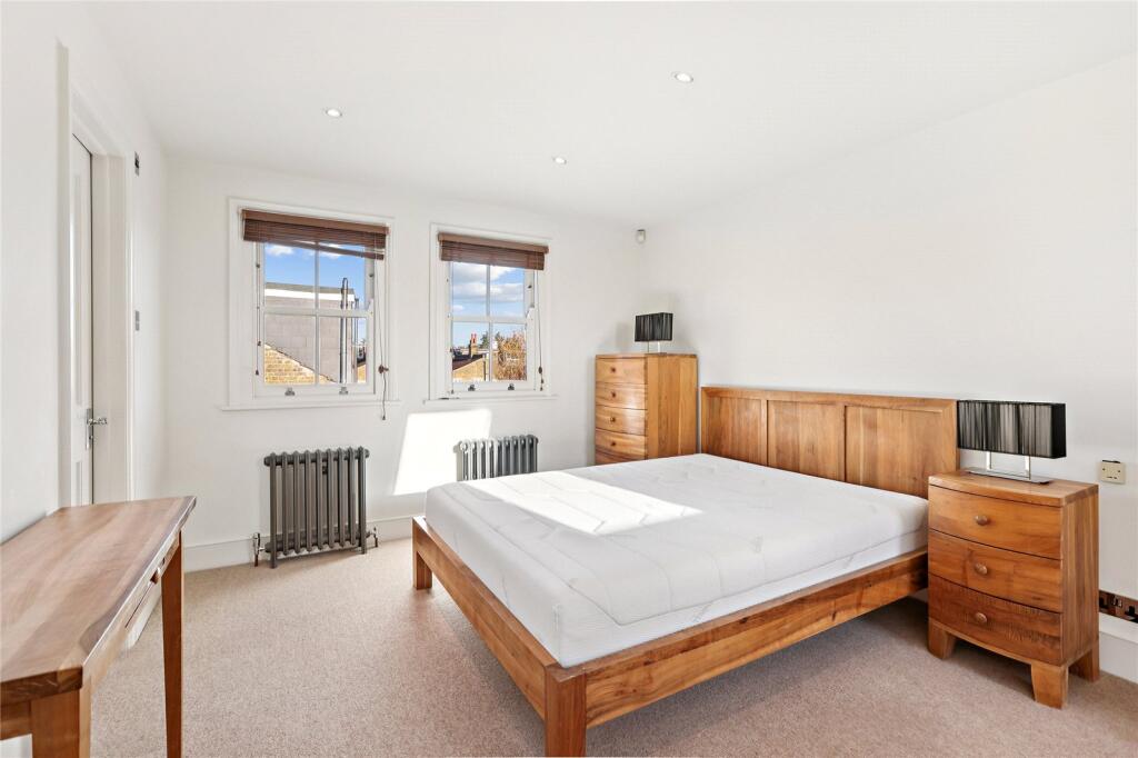 Principal bedroom