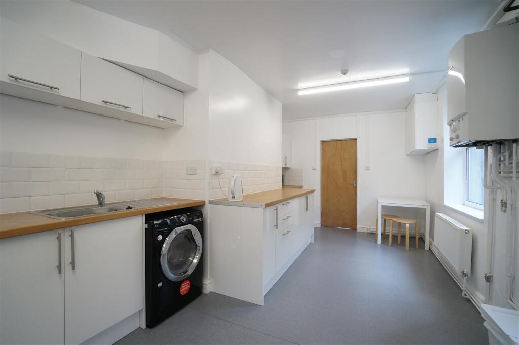 3AbbeyRoad_Kitchen1.3.JPG