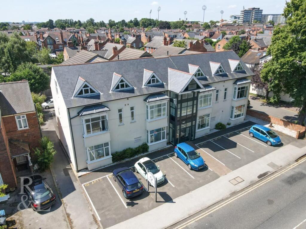 Flat 2 the swans.JPG