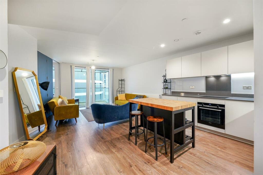 Flat 17, Macdonald House - P585Z53WVEVp5A7yHmIV.jp