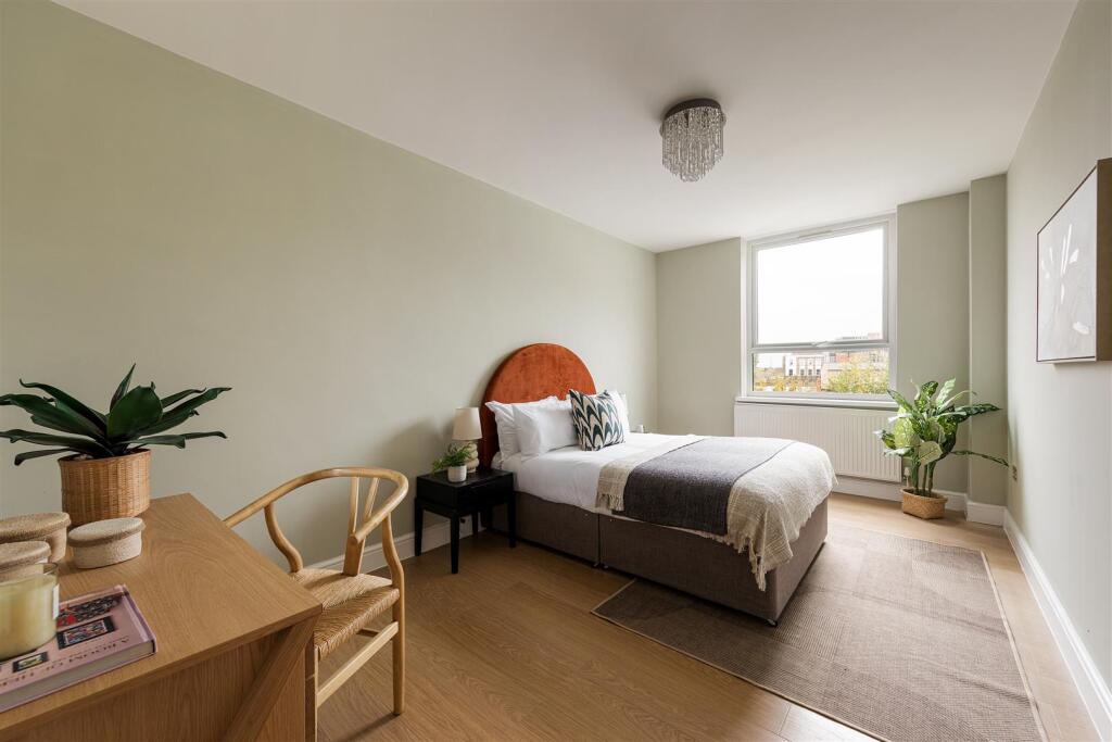 Orchard House, E18