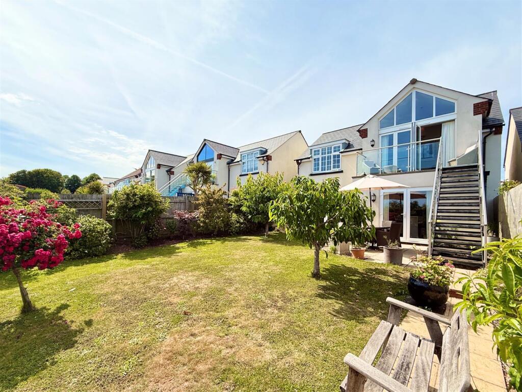 Rear Right Quarter.JPG