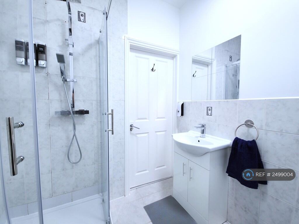 2nd Bathroom (Ensuit Room)