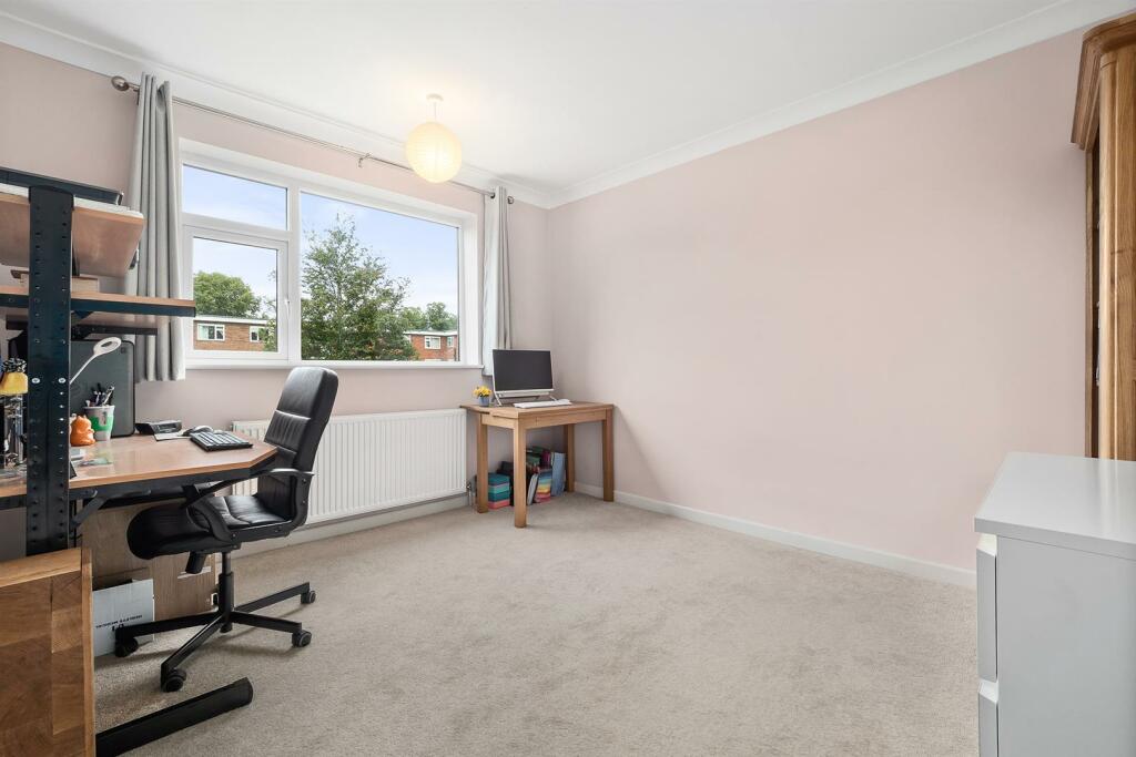 Flat 13 Brookhurst Court-10.jpg