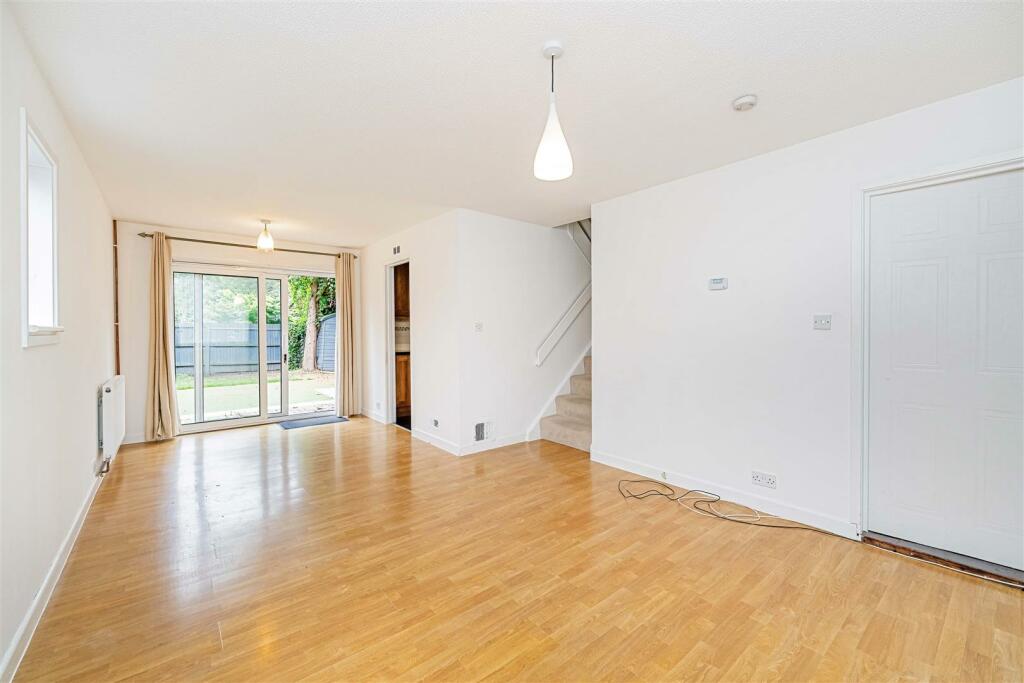 8 Crofters Close, Isleworth TW7 7PH-LOW RES-21.jpg