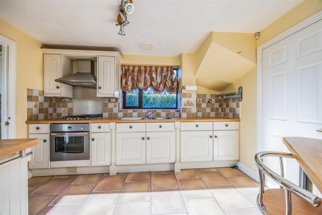 22 Wilby Lane, Copnor-Small-PorticoMarketing-SoldB