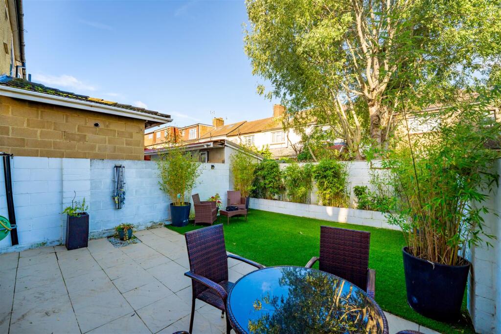 457 Uxbridge Road Garden.jpg