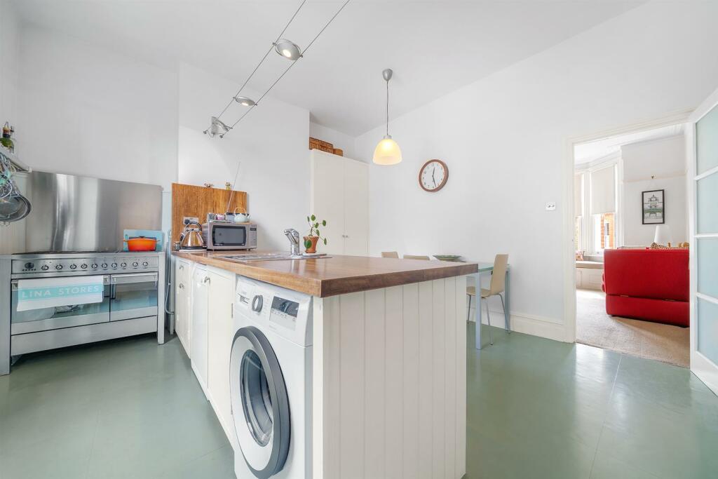 Kitchen (3).jpg