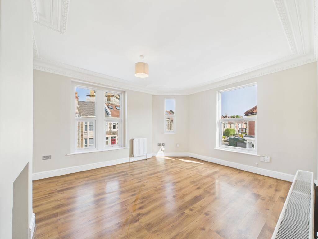 CAM02023G0-PR0162-STILL003