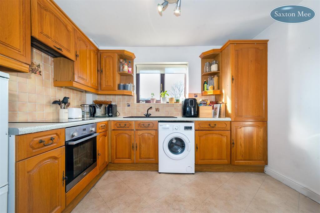 kitchen 5859.jpg