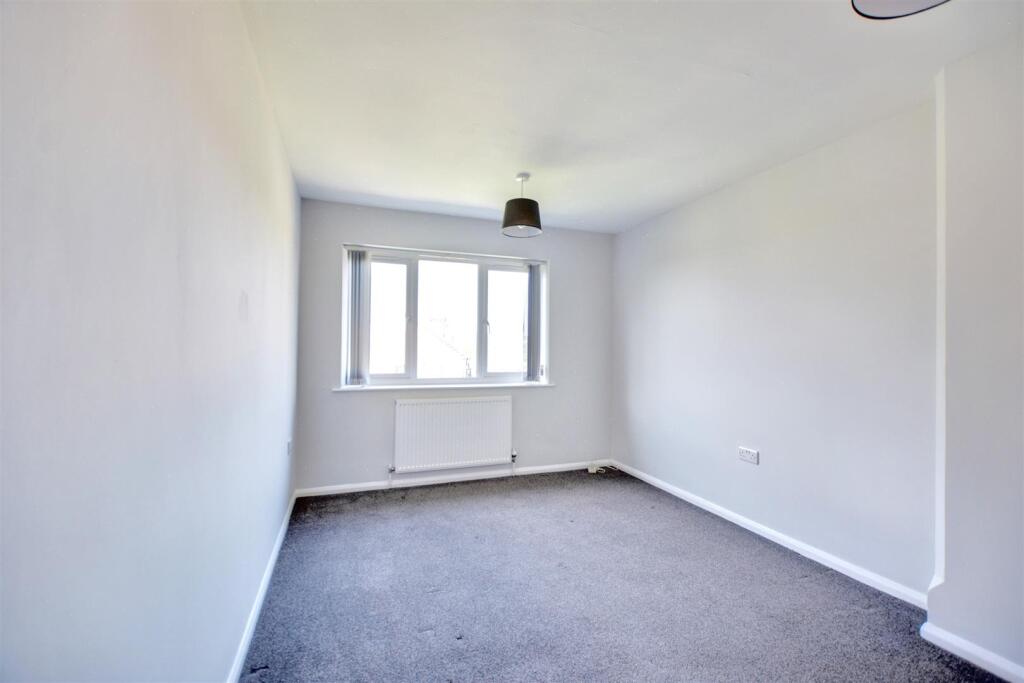 Bedroom 1_1.jpeg