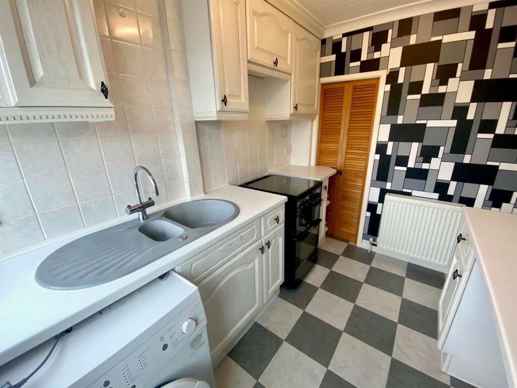 st michaels close 10 kitchen 1.jpg