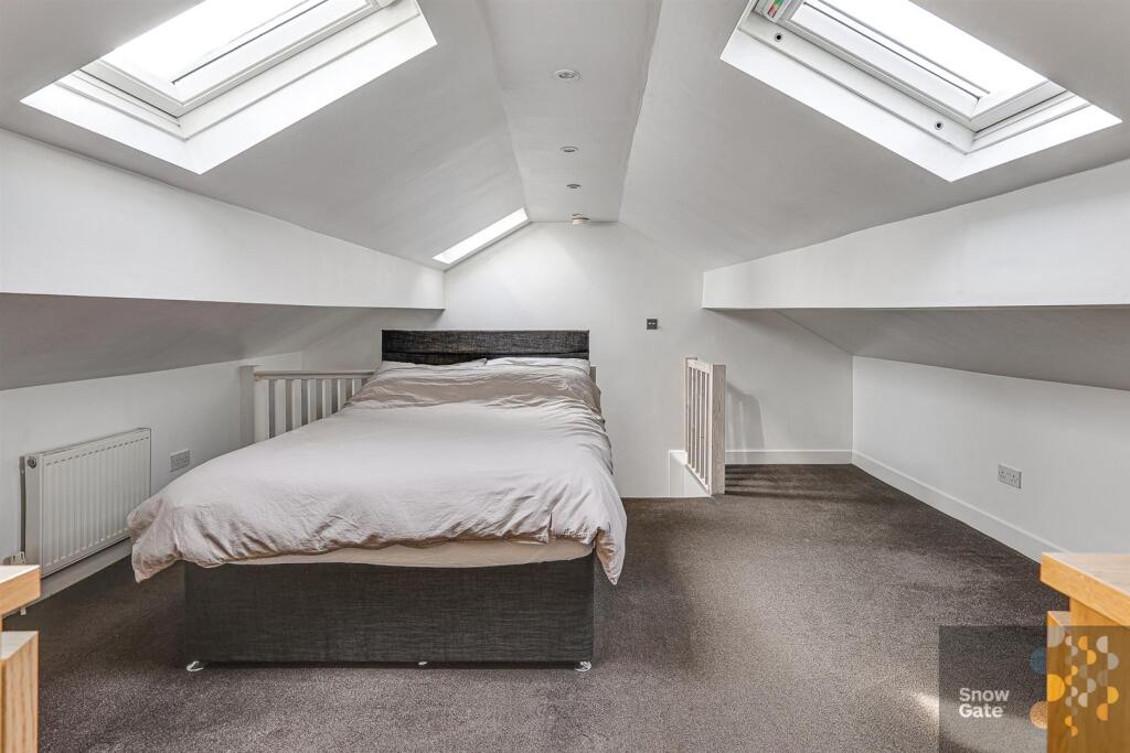 LOFT ROOM
