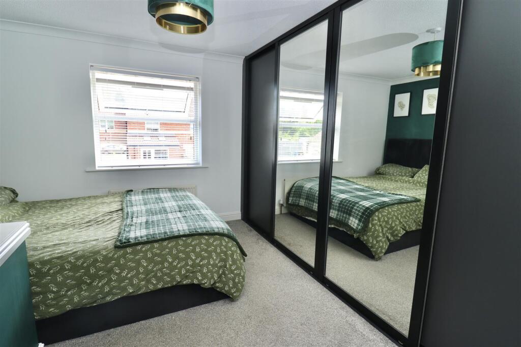 IMG_3267 bedroom.jpg