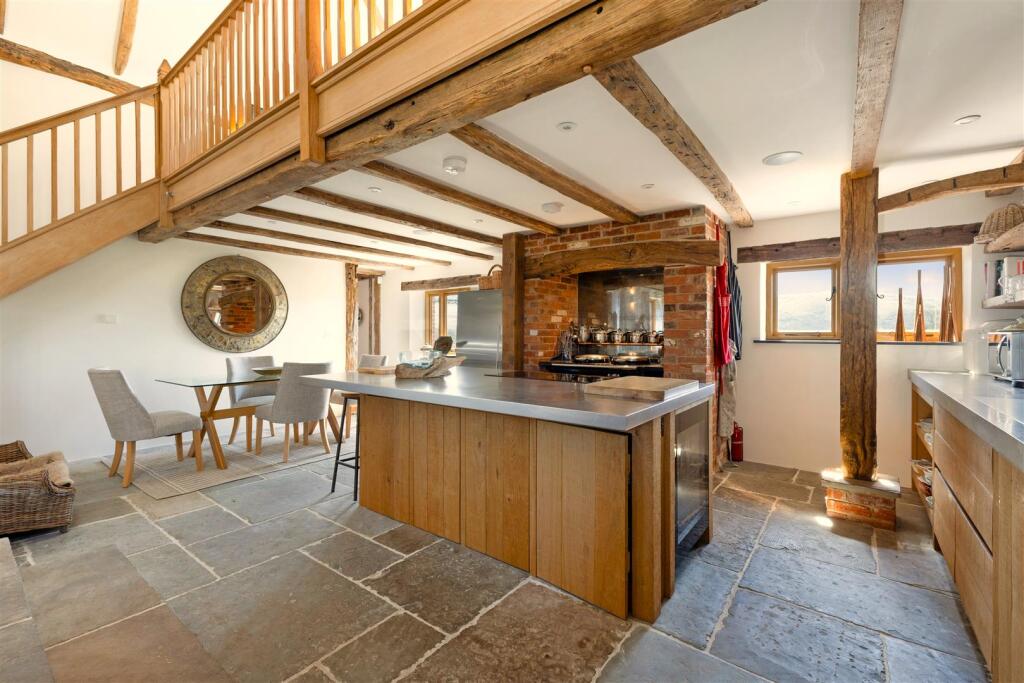 Kitchen / Breakfast Room