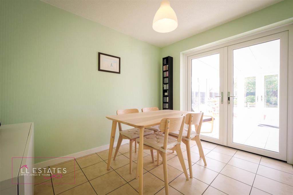 4 Lowther Close-14.jpg