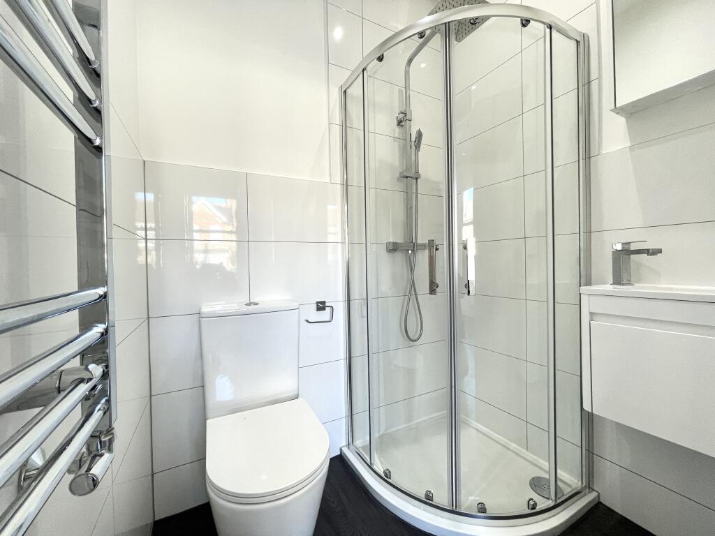 Room 1 - Bathroom.jp