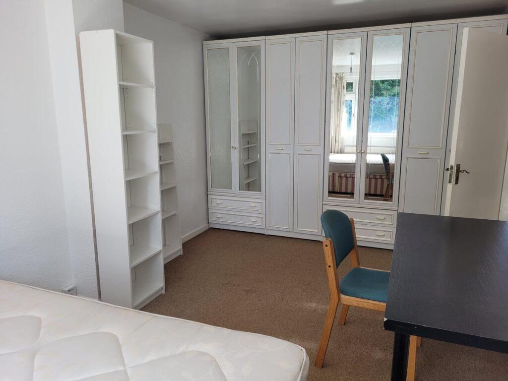 bedroom3.jpg