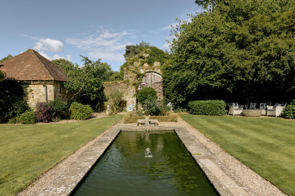 220496 - New Place Manor, Pulborough, RH20 07.jpg